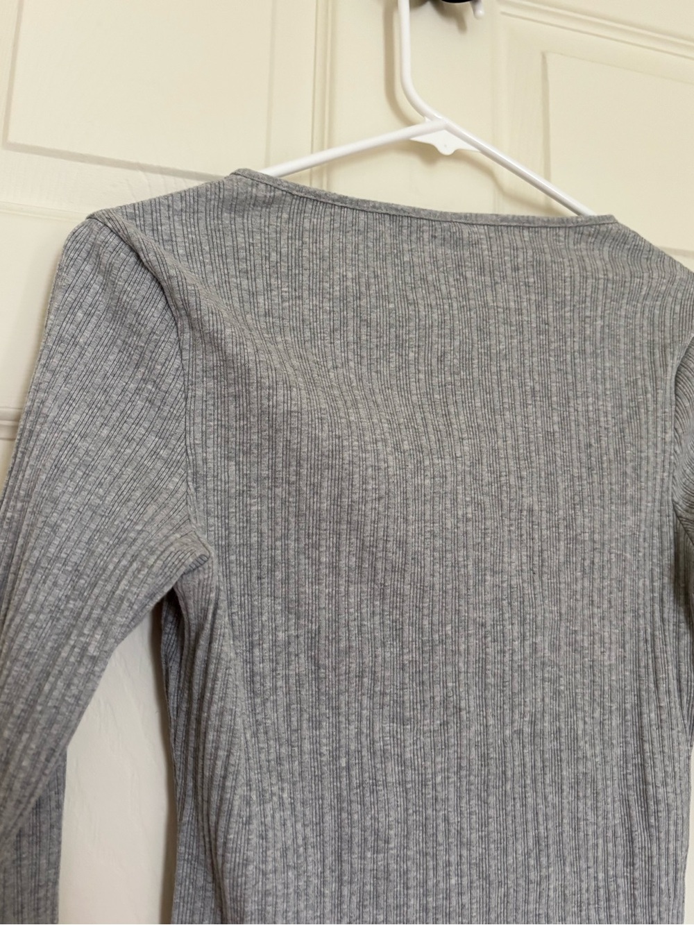 Levi’s Women’s Grey Ribbed Henley Long Sleeve Top - Picture 5 of 5